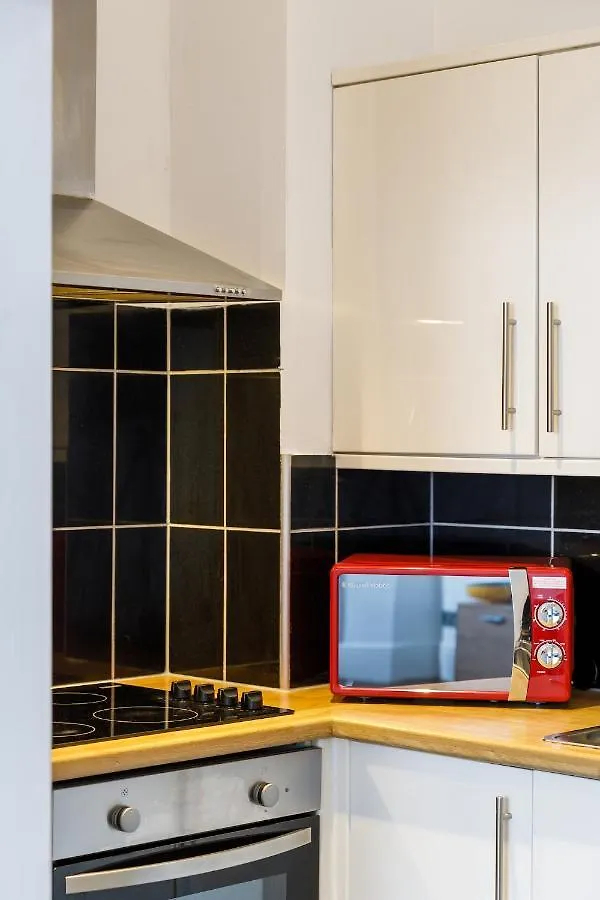 Serenity Square - Wow Location Central Brighton Sleeps 4 Apartment