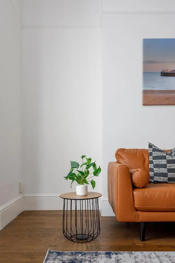 Apartment Serenity Square - Wow Location Central Brighton Sleeps 4