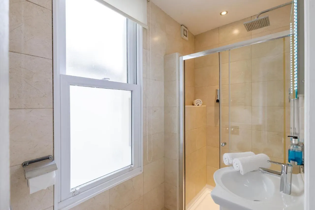 Apartment Serenity Square - Wow Location Central Brighton Sleeps 4