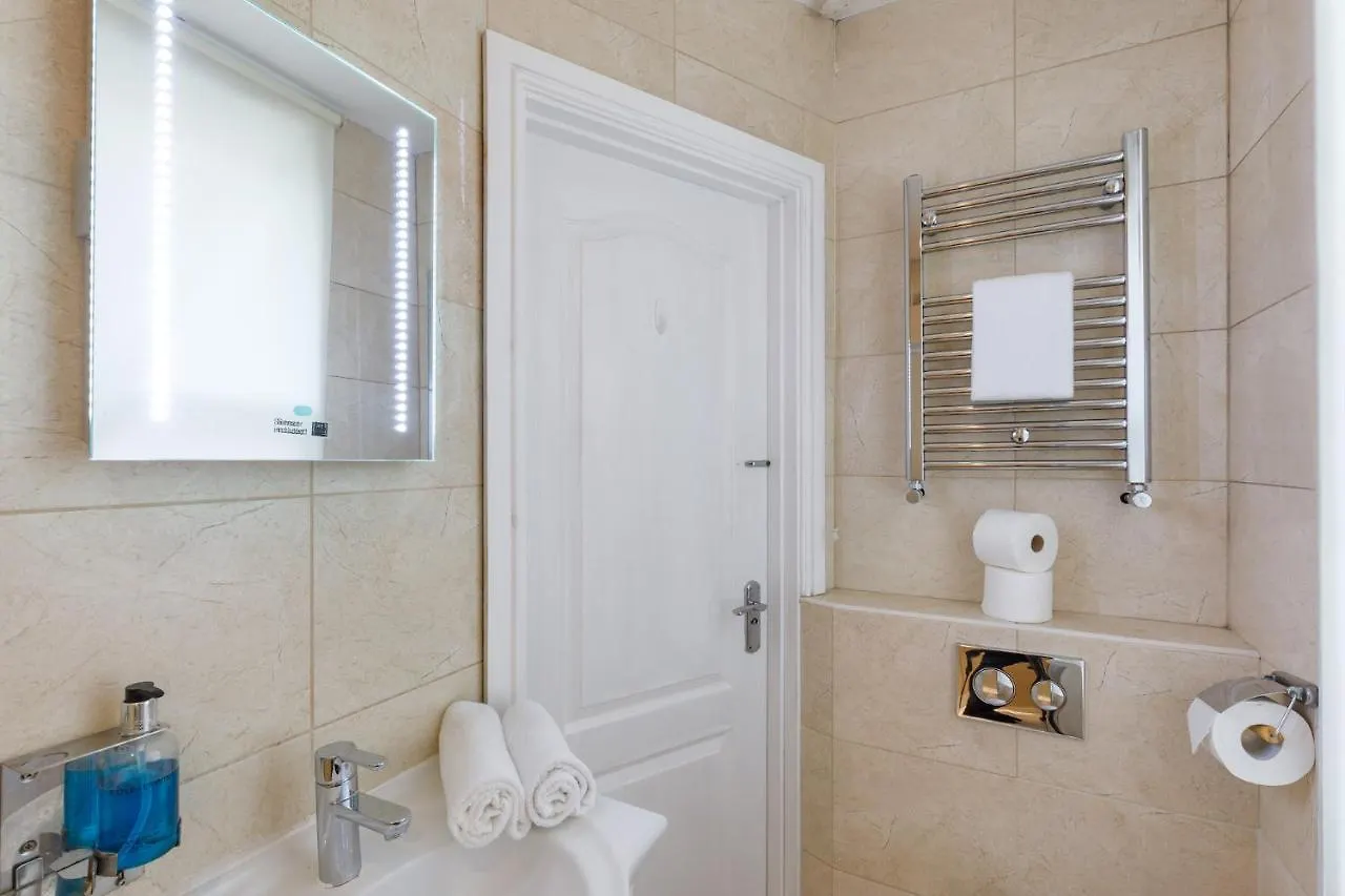 Apartment Serenity Square - Wow Location Central Brighton Sleeps 4